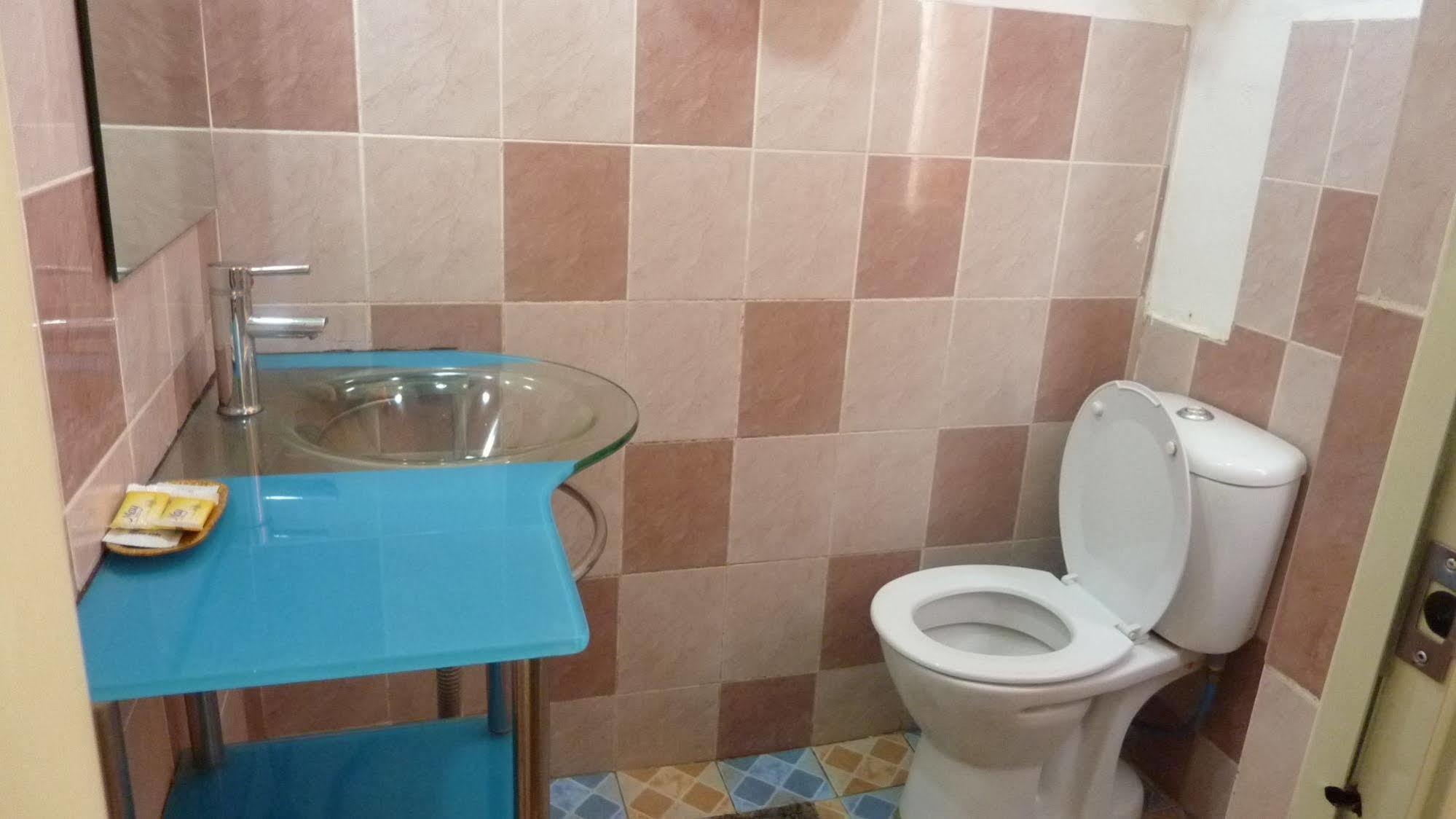 7 Hung Hung Inn Kota Kinabalu Bagian luar foto